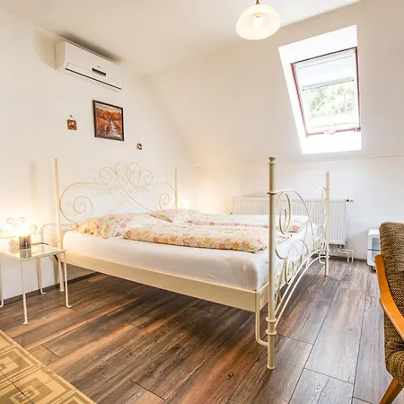 Lichtenstejnske Domky Lednice Room photo